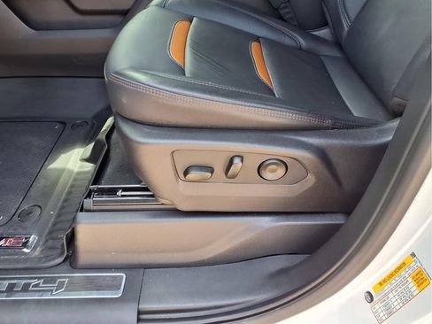 Used 2025 GMC Sierra 1500 AT4 w/ AT4 Premium Package AWD/4WD image 19