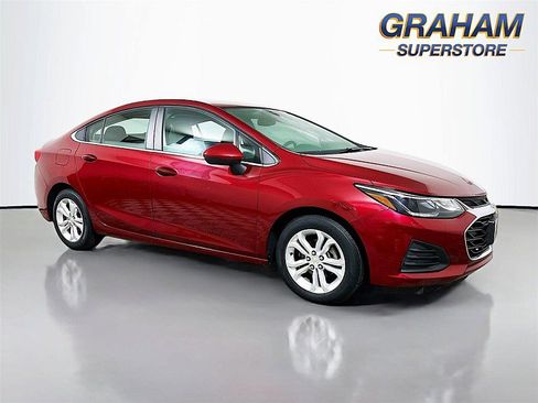 Used 2019 Chevrolet Cruze LT image 1
