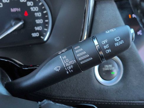 Used 2018 Cadillac XT5 Platinum w/ Driver Assist Package image 28