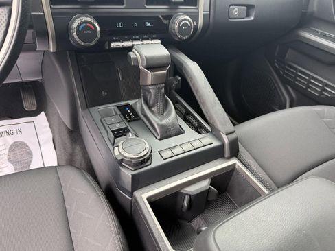 Used 2024 Toyota Tacoma SR5 AWD/4WD image 18