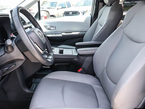 Certified 2025 Toyota Sienna XLE w/ XLE Plus Package FWD image 18
