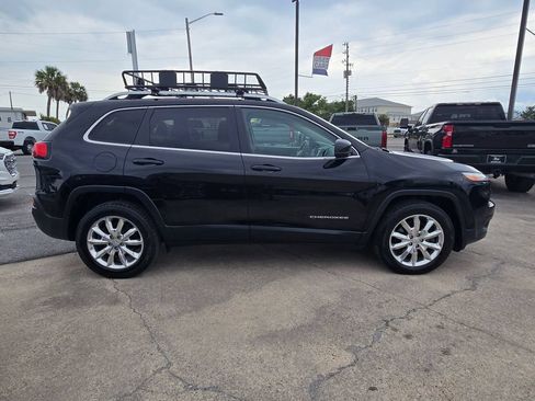 Used 2017 Jeep Cherokee Limited AWD/4WD image 4