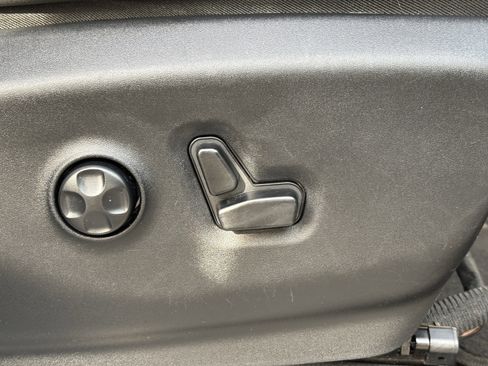 Used 2017 Chrysler Pacifica Touring-L Plus image 44