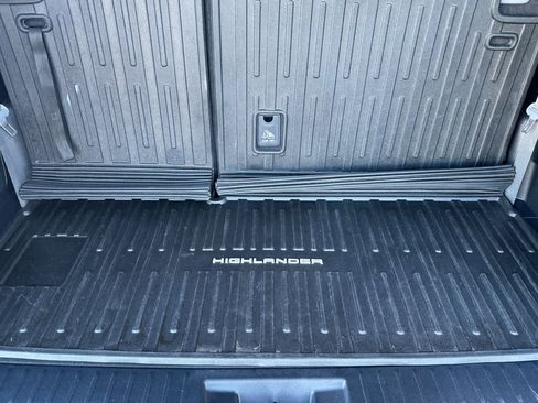 Used 2023 Toyota Highlander Limited image 17