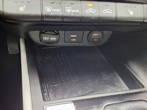 Used 2022 Hyundai Elantra Limited image 11