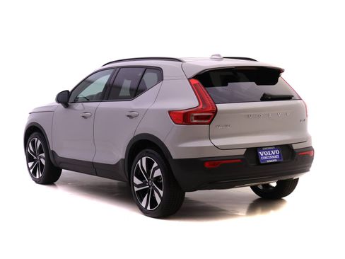 Certified 2025 Volvo XC40 B5 Plus w/ Protection Package Premier image 5