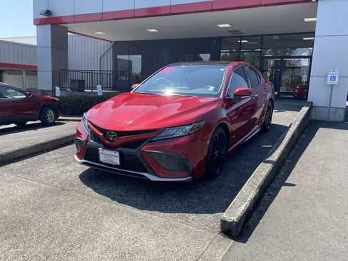 Certified 2022 Toyota Camry XSE FWD image 3