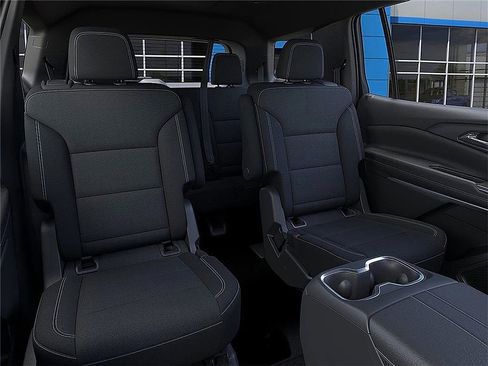 Used 2024 Chevrolet Traverse LT w/ LPO, Cargo Package FWD image 17