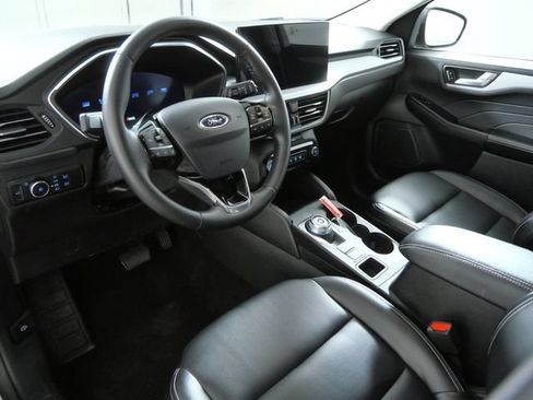 Certified 2025 Ford Escape Platinum AWD/4WD image 4