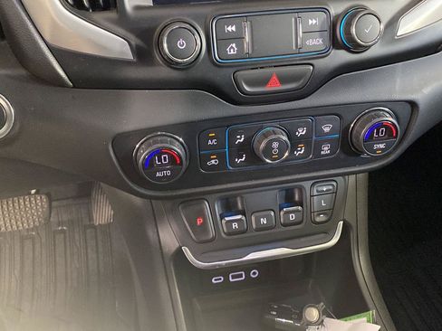 Used 2019 GMC Terrain SLT w/ Preferred Package AWD/4WD image 19