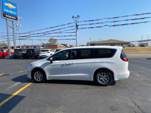 Used 2023 Chrysler Voyager LX FWD image 8