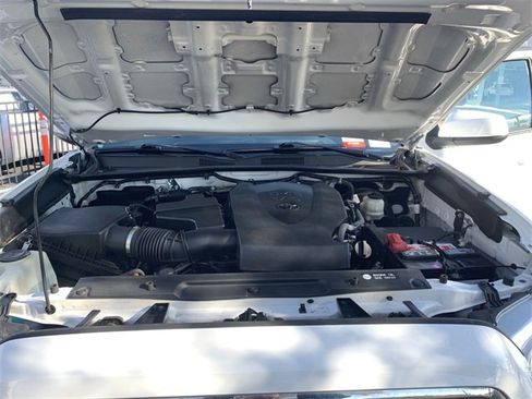 Certified 2019 Toyota Tacoma TRD Sport image 16