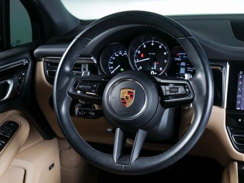 Certified 2023 Porsche Macan image 15