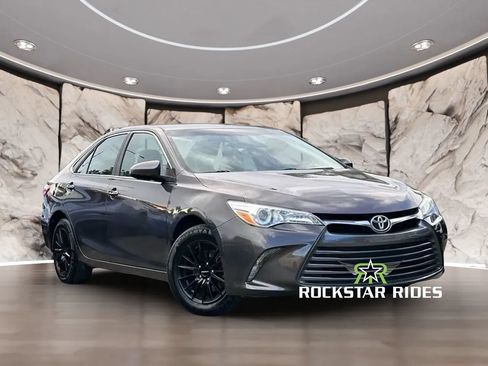 Used 2016 Toyota Camry LE FWD image 2