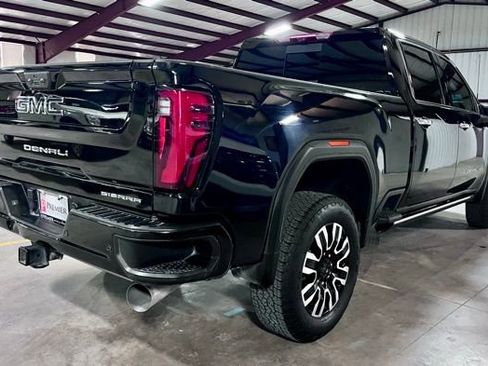 Used 2024 GMC Sierra 2500 Denali Ultimate AWD/4WD image 2