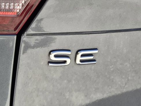 Certified 2023 Volkswagen Tiguan SE FWD image 10