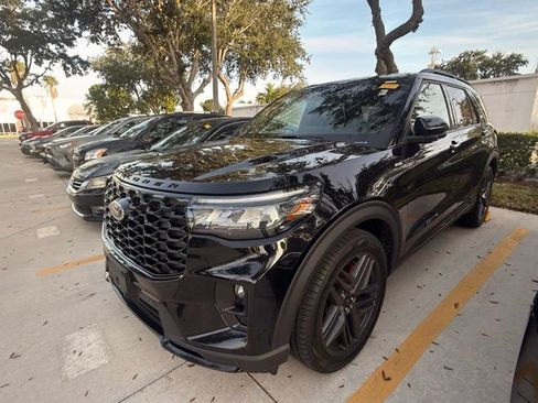 Used 2025 Ford Explorer ST-Line w/ Premium Package RWD image 2