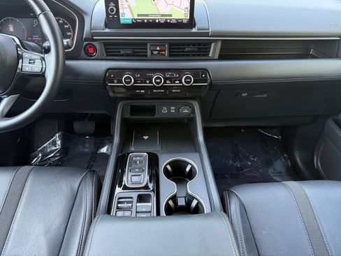 Used 2025 Honda Pilot Touring image 16