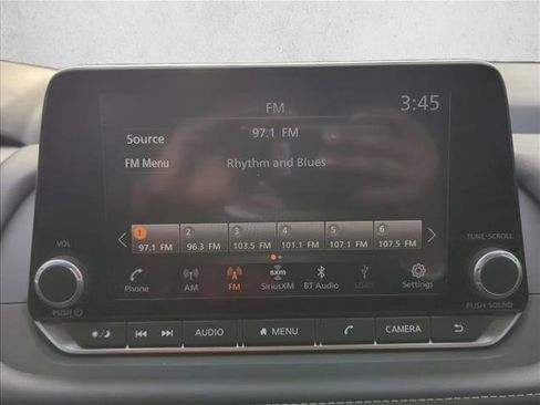 Used 2025 Nissan Rogue SV image 12