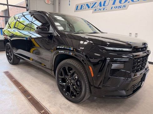 Used 2025 Chevrolet Traverse RS AWD/4WD image 2