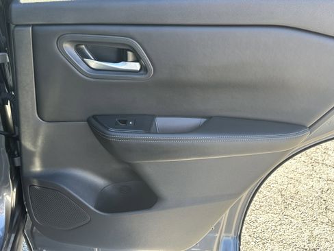 Used 2024 Nissan Rogue SV image 17