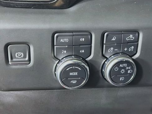 Used 2024 GMC Sierra 1500 AT4 w/ Technology Package AWD/4WD image 16