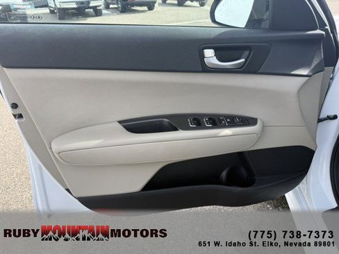 Used 2018 Kia Optima LX w/ 17" Alloy Wheels Package image 9