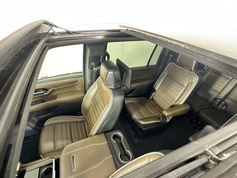 Used 2025 GMC Yukon XL Denali Ultimate w/ LPO, Floor Liner Package AWD/4WD image 24
