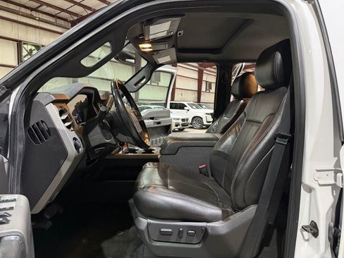 Used 2014 Ford F250 Lariat w/ Lariat Ultimate Package AWD/4WD image 13