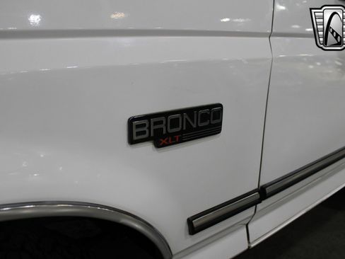 Used 1992 Ford Bronco XLT image 12