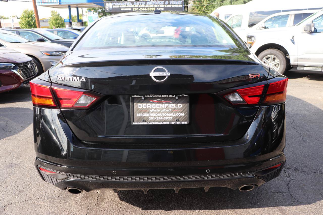 Used 2024 Nissan Altima 2.5 SR w/ SR Premium Package FWD image 4