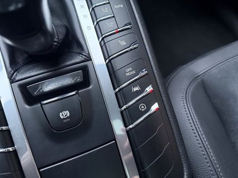 Used 2017 Porsche Macan S image 26