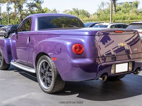 Used 2004 Chevrolet SSR w/ Preferred Equipment Group RWD image 16