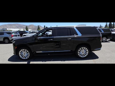 Used 2024 Cadillac Escalade ESV Luxury RWD image 5