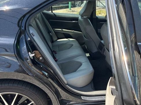 Used 2021 Toyota Camry SE FWD image 9