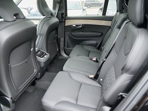 New 2025 Volvo XC90 B6 Core w/ Protection Package Premier image 19