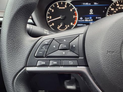 Used 2025 Nissan Altima 2.5 SV FWD image 14