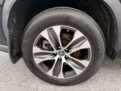 Used 2021 Toyota Highlander XLE image 34