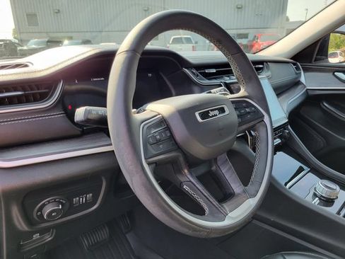 Used 2023 Jeep Grand Cherokee L Limited w/ Luxury Tech Group II AWD/4WD image 13