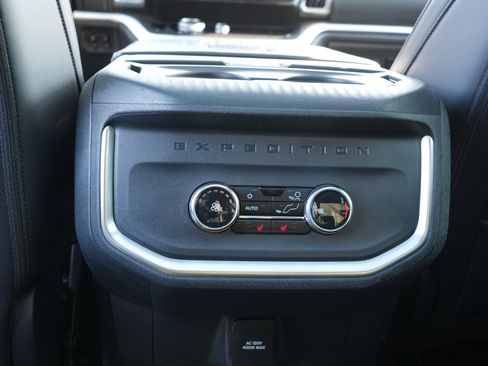 Used 2025 Ford Expedition Max Platinum w/ Stealth Appearance Package image 30