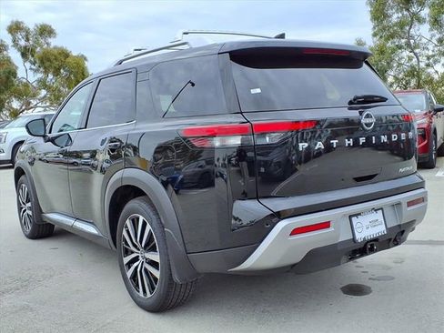New 2025 Nissan Pathfinder Platinum w/ Cargo Package image 10