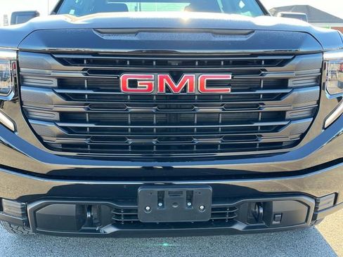 Used 2023 GMC Sierra 1500 Pro w/ Graphite Edition image 11
