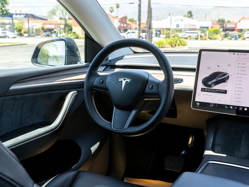 Used 2024 Tesla Model Y Long Range AWD/4WD image 27