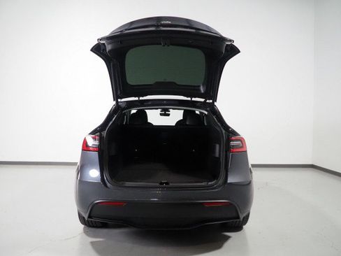 Used 2021 Tesla Model Y Long Range AWD/4WD image 39