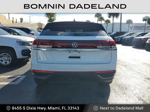 Used 2024 Volkswagen Atlas Cross Sport SE image 9