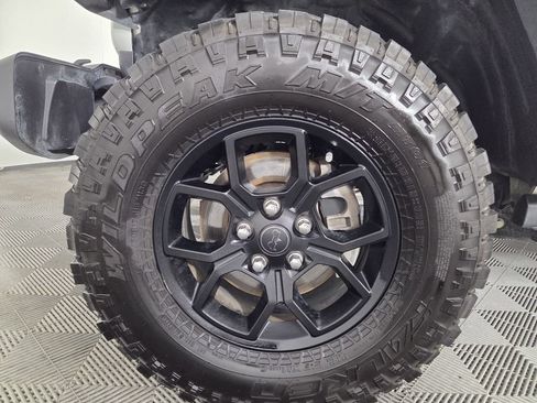 Used 2025 Jeep Wrangler Unlimited Sport AWD/4WD image 9