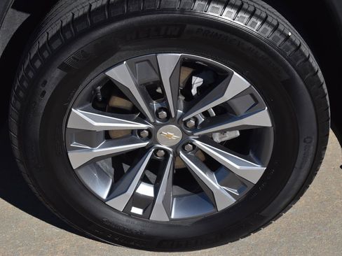 Used 2025 Chevrolet Equinox LT image 11