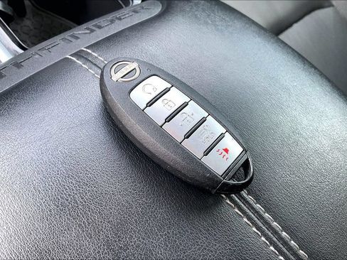 Used 2022 Nissan Pathfinder SL FWD image 33
