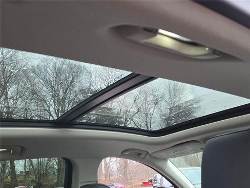 Used 2023 Buick Envision Essence w/ Technology Package I AWD/4WD image 9