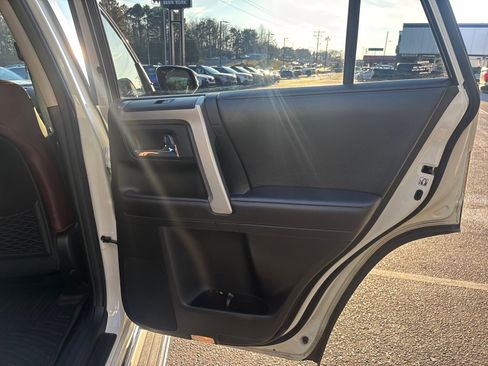 Used 2016 Toyota 4Runner Limited image 41